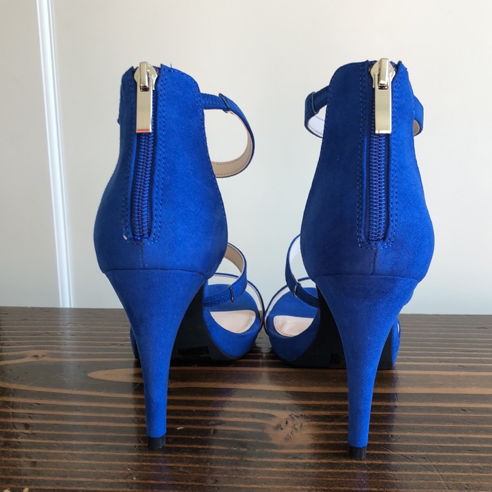 New Kelly & Katie Strappy Courtnee Sandal 4” Heel Bright Blue Size 9.5 - Picture 4 of 4